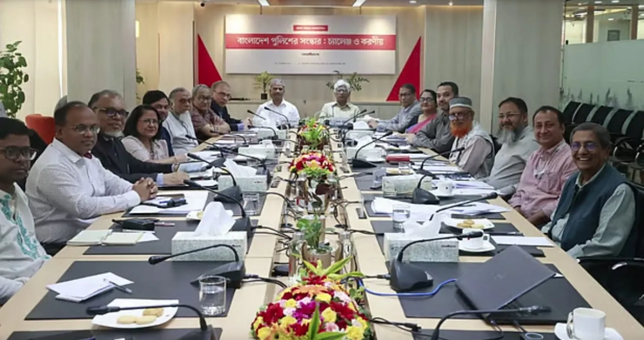 আমার-তোমার ব্যাধি থেকে ছোট দলও মুক্ত নয়: আইন উপদেষ্টা