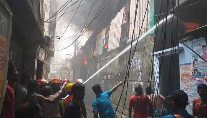 রাজধানীর লালবাগে প্লাস্টিক কারখানার আগুন নিয়ন্ত্রণে