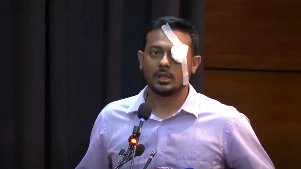 নাসীরুদ্দীন পাটওয়ারীর চোখে ব্যান্ডেজ কেন?