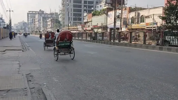 রাজধানীতে মিলছে না গণপরিবহন, ভোগান্তিতে যাত্রীরা