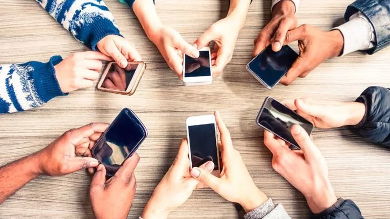 Govt to stop import of cloned, hijacked and refurbished mobile phones