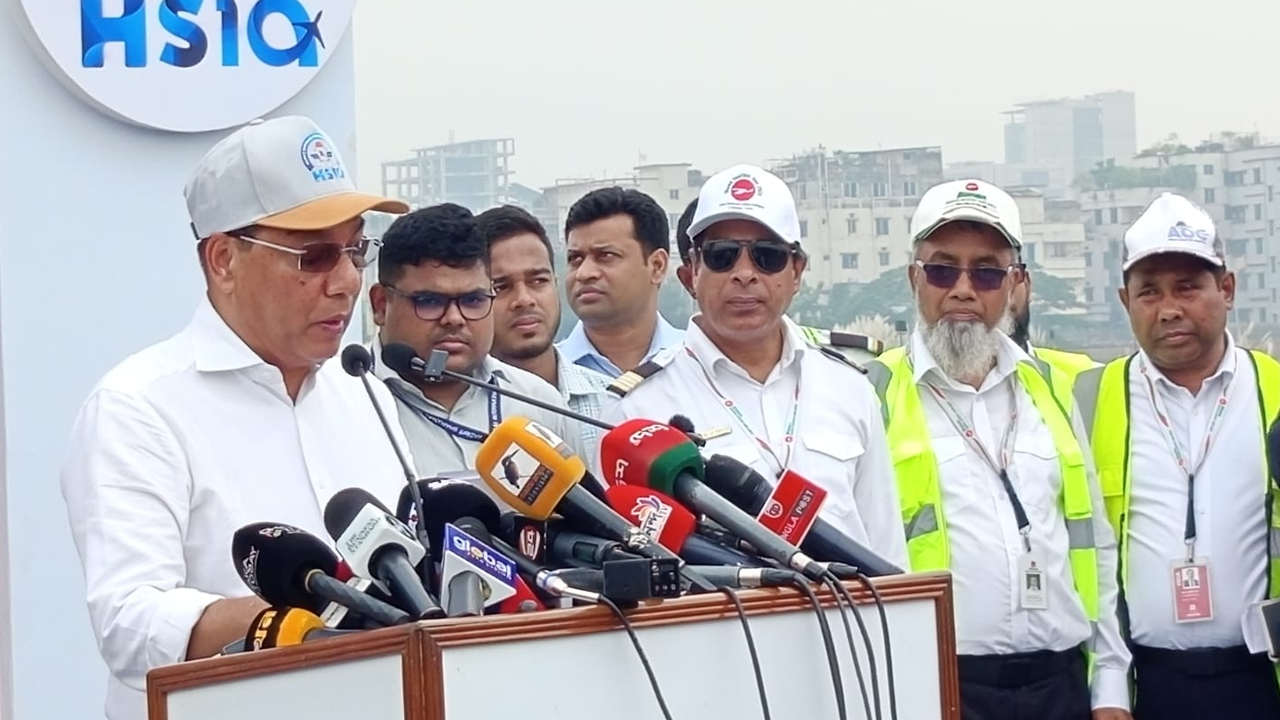 বিমানবন্দরে দায়িত্ব পালনে অবহেলা করলে কঠোর শাস্তি : বিমানমন্ত্রী