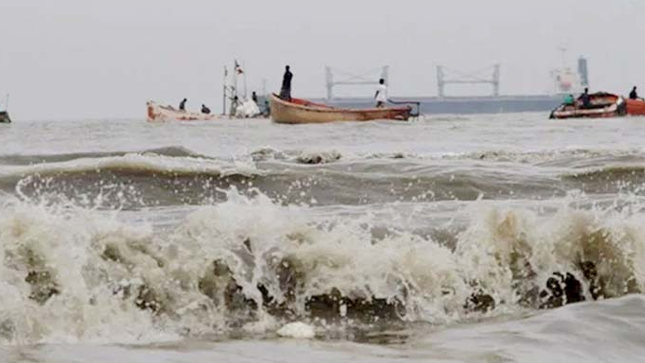 দেশের চার বন্দরে ৩ নম্বর সতর্কসংকেত