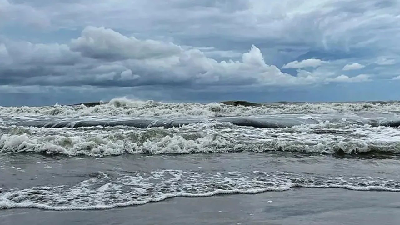 সাগরে লঘুচাপ, চার বন্দরে ৩ নম্বর সতর্কসংকেত