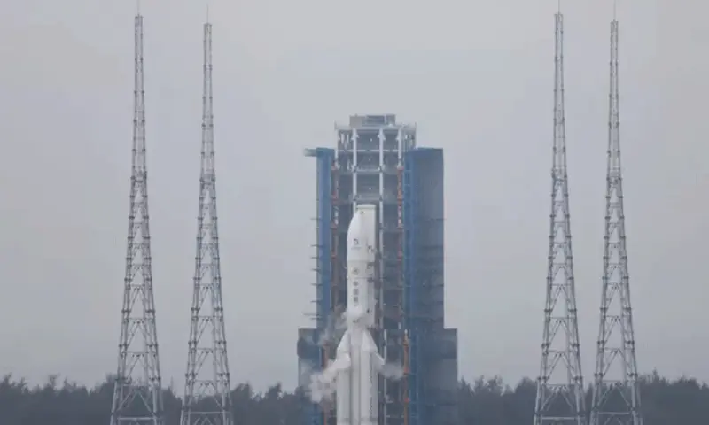 China probe successfully lands on far side of Moon