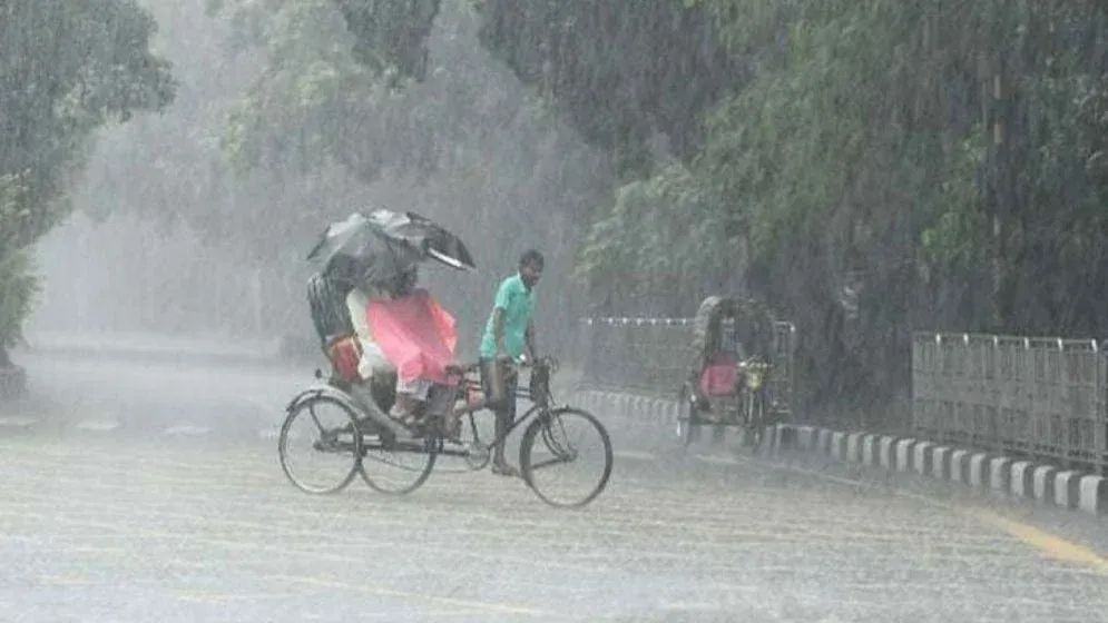 সারা দেশে ভারি বর্ষণের আভাস