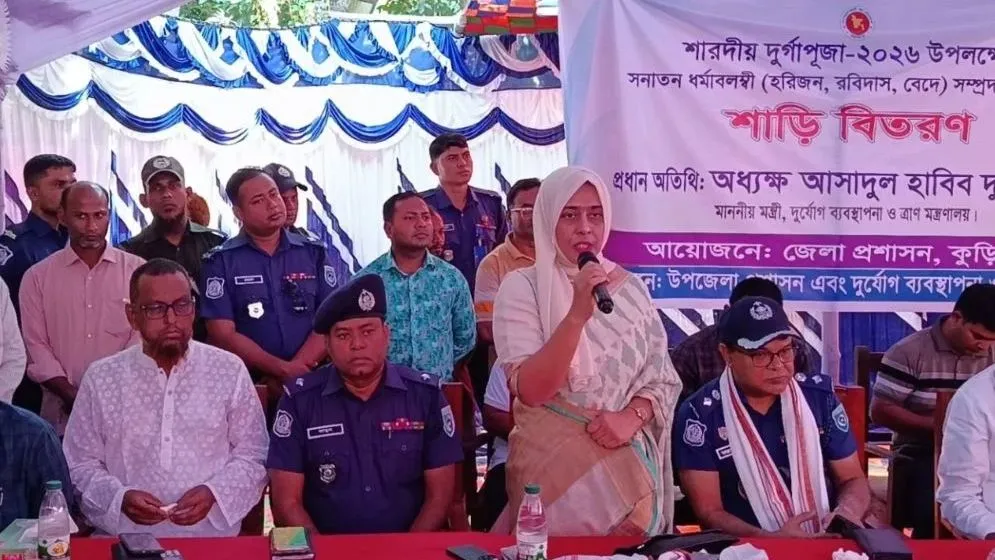 দেড় মিনিটে মন্ত্রীকে ৩৫ বার ‘স্যার’ বলে ভাইরাল ইউএনও