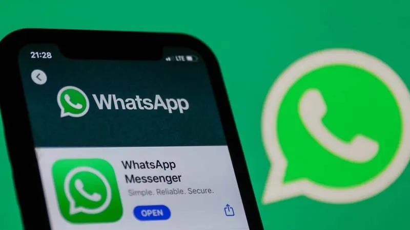 হোয়াটসঅ্যাপে চ্যাট লক করে রাখা যাবে