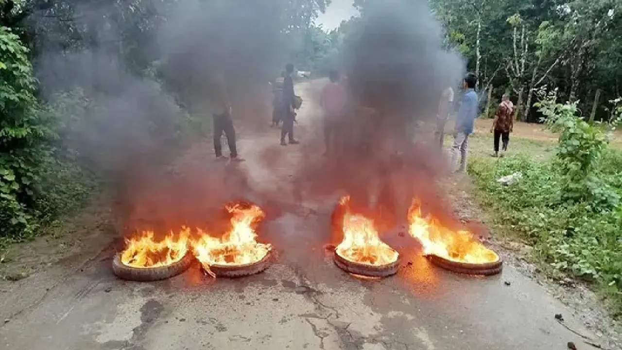 সাজেক সড়কে অনির্দিষ্টকালের অবরোধ