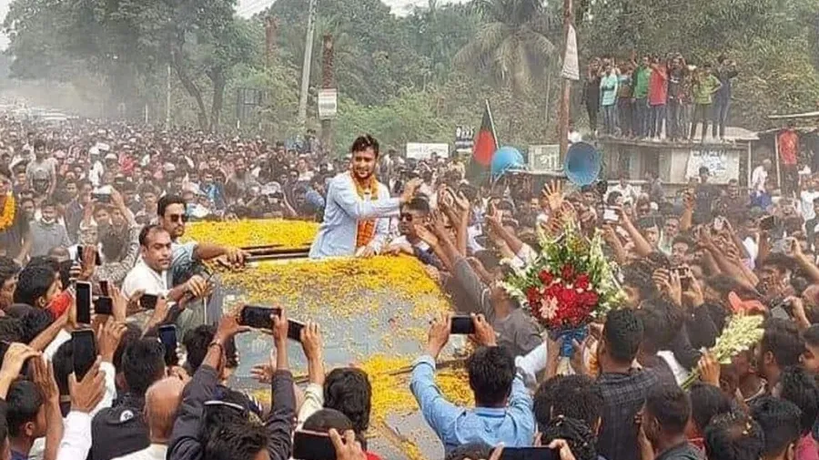Grand homecoming: Magura welcomes MP-hopeful Shakib with open arms