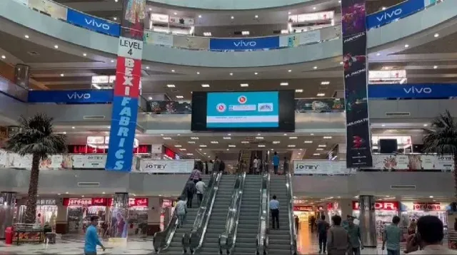 Shops, commercial centres, malls to remain open Thursday