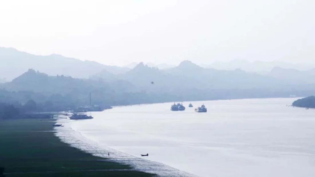 Two BGB personnel injured in firing by smugglers