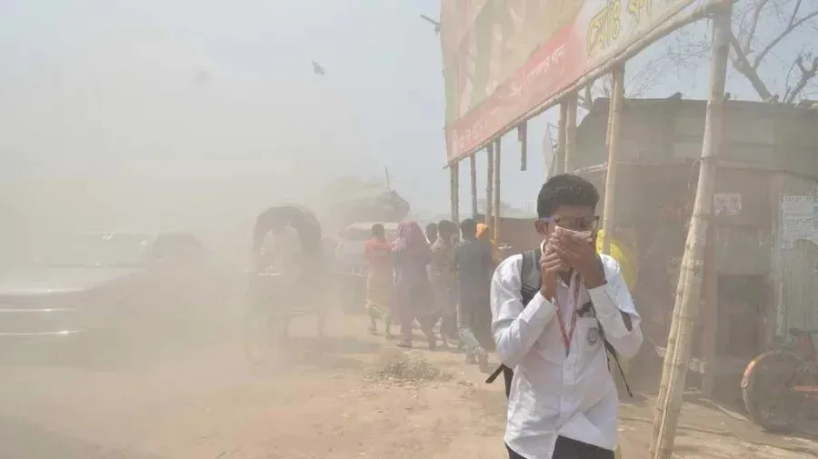 Dhaka’s air unhealthy for sensitive groups Tuesday morning