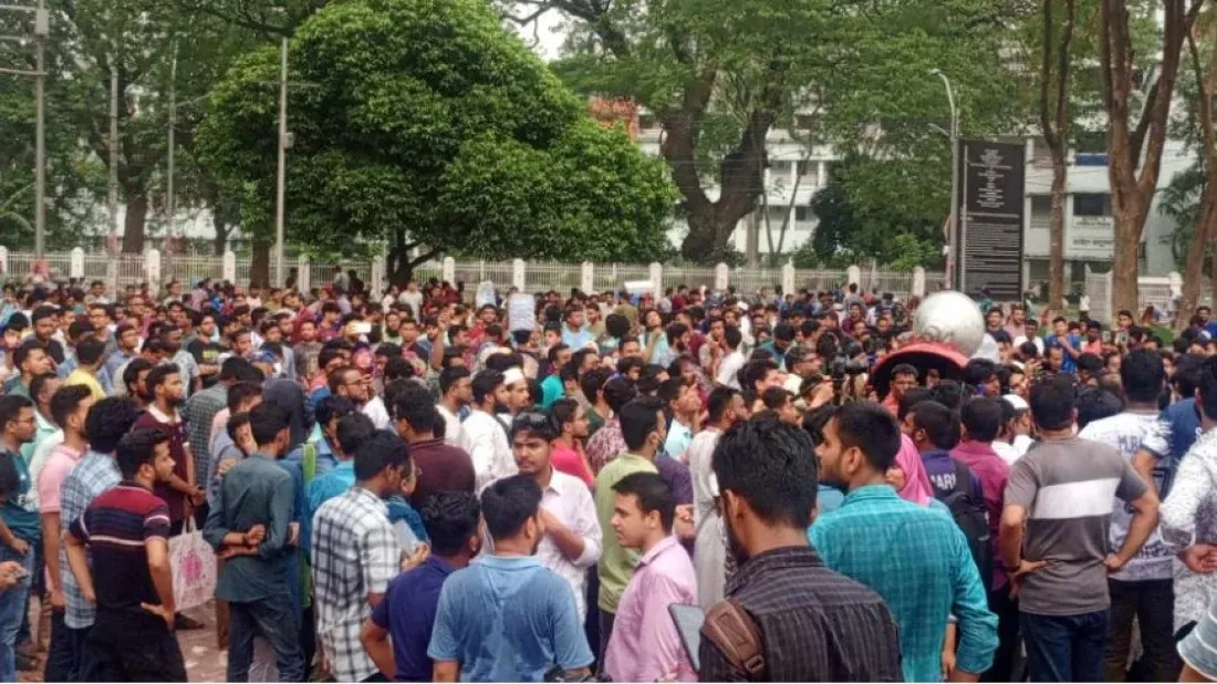 DU students protest High Court order on restoration of quota system in govt jobs