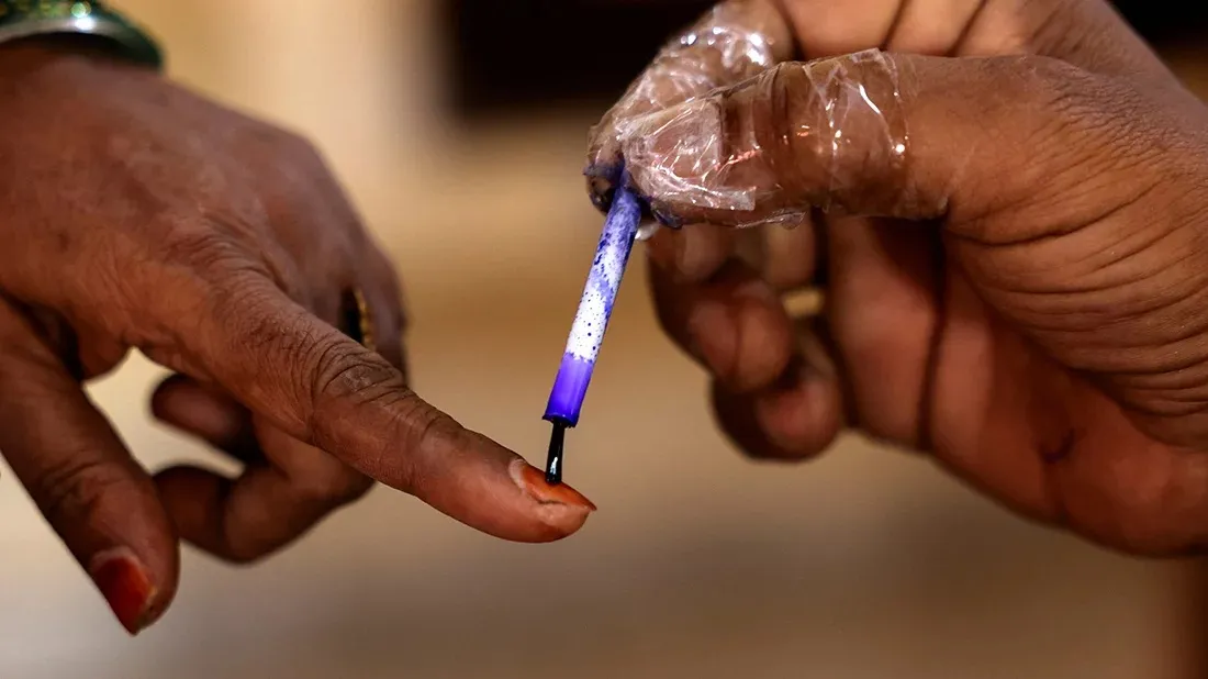 Indian election resumes as heatwave hits voters