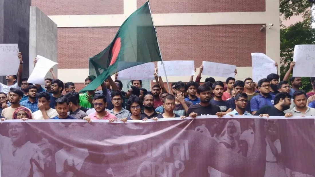 Buet students form human chain demanding quota reform