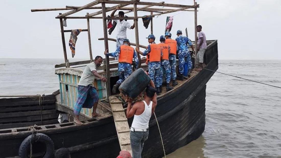 Cargo ship capsizes in in Bay of Bengal, 12 sailors adrift