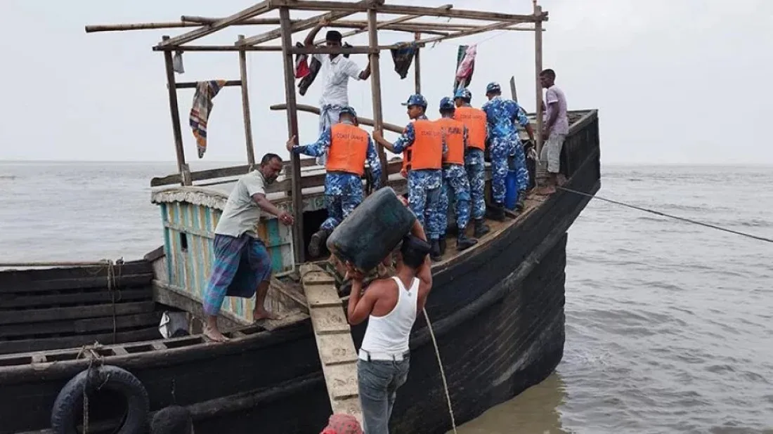 Cargo ship capsizes in in Bay of Bengal, 12 sailors adrift