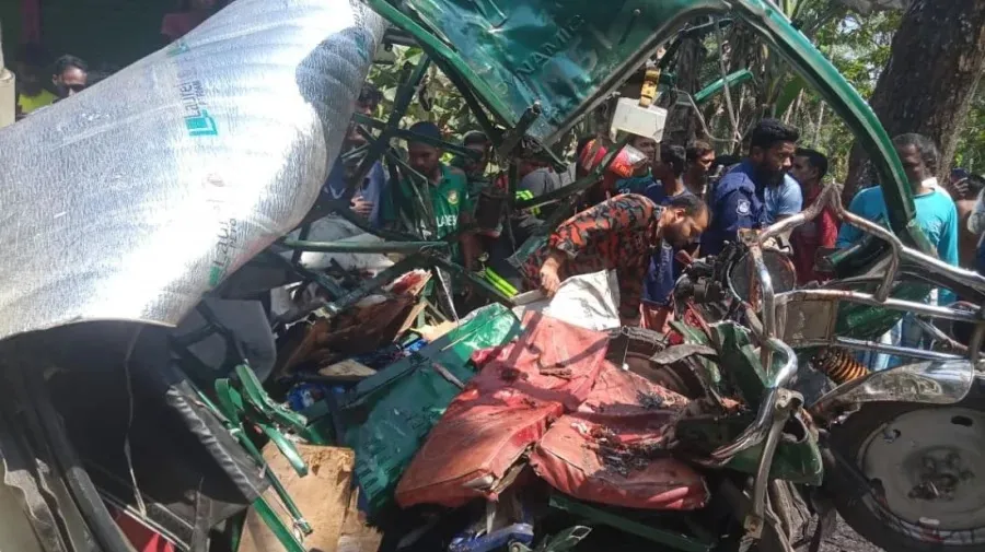 7 killed in Pirojpur road crash