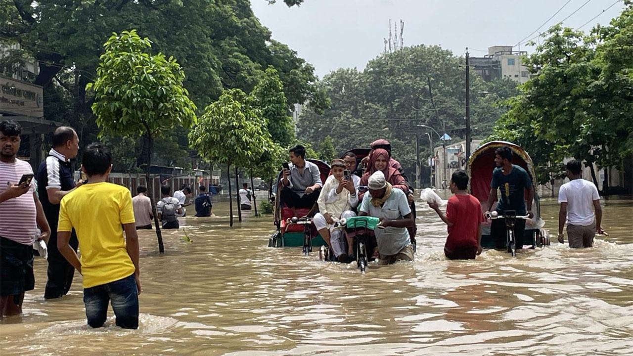 Heavy Rain Causes Severe Waterlogging in Newmarket Area