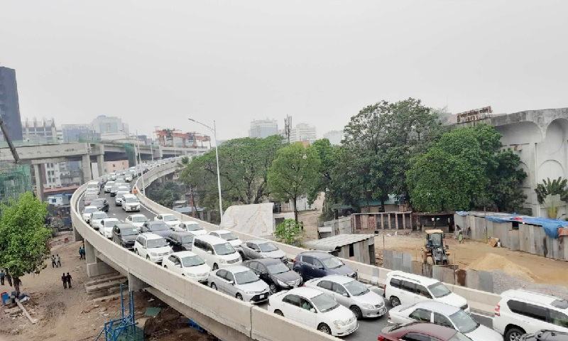 The FDC exit ramp of Kabu Expressway was hit by traffic jams on the first day