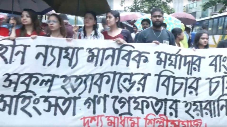 Artists protest in solidarity with students