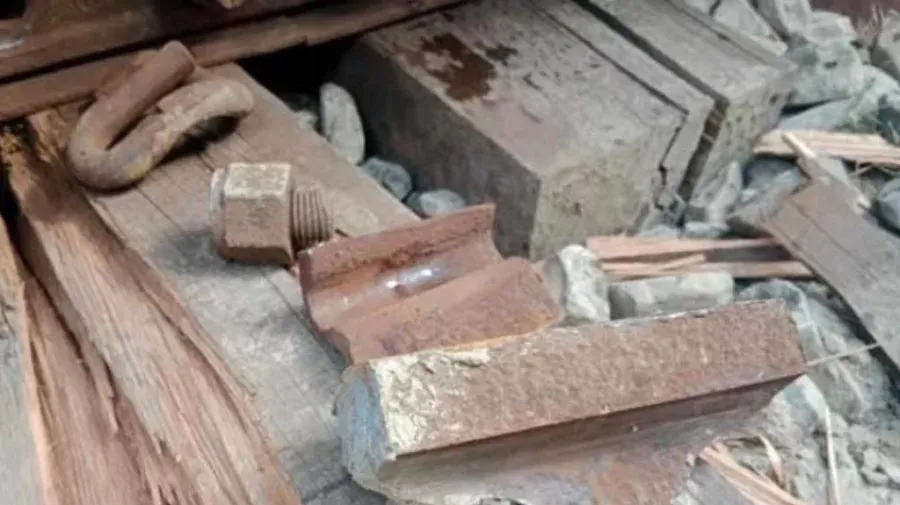 Barendra Express train narrowly escapes accident in Rajshahi