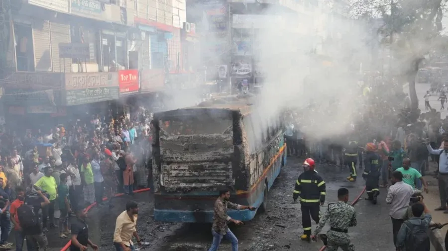 Bus set ablaze in Dhaka’s Gulistan