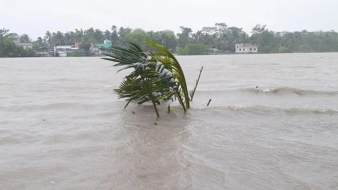 Cyclone Remal ravages Bagerhat, 10,000 families stranded