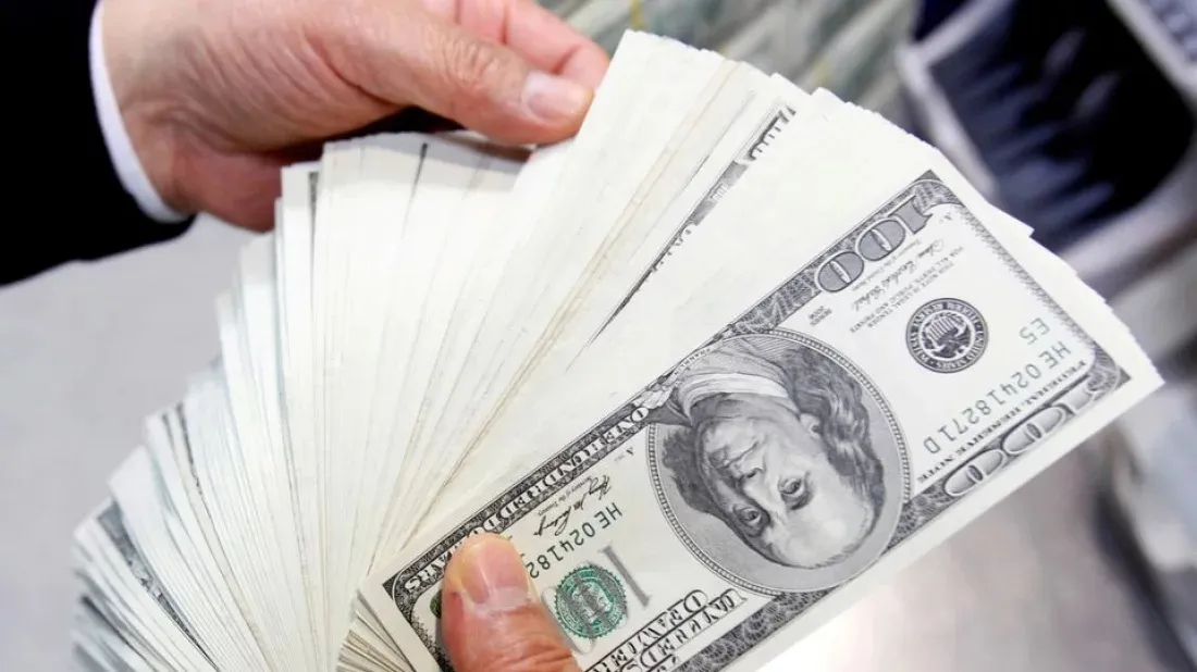 Low supply of dollars in banks for 4th straight month