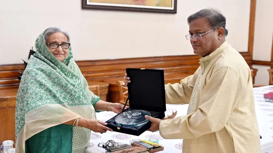 Climate leadership award handed over to PM Hasina