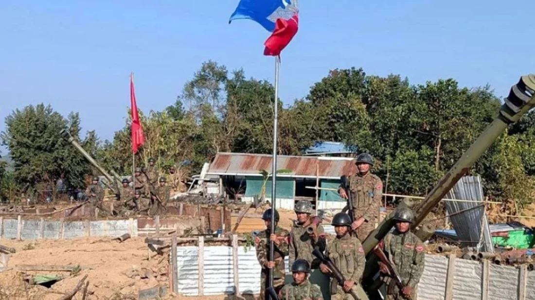 Arakan Army captures hundreds of junta soldiers in Rakhine