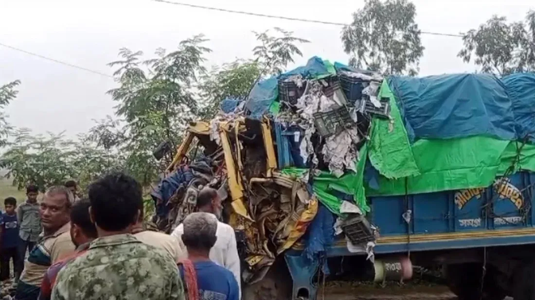 6 including child killed in Dinajpur bus-truck collision