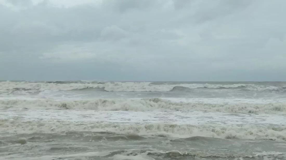 Cyclone Remal triggers thunderstorms, rough seas in Cox's Bazar