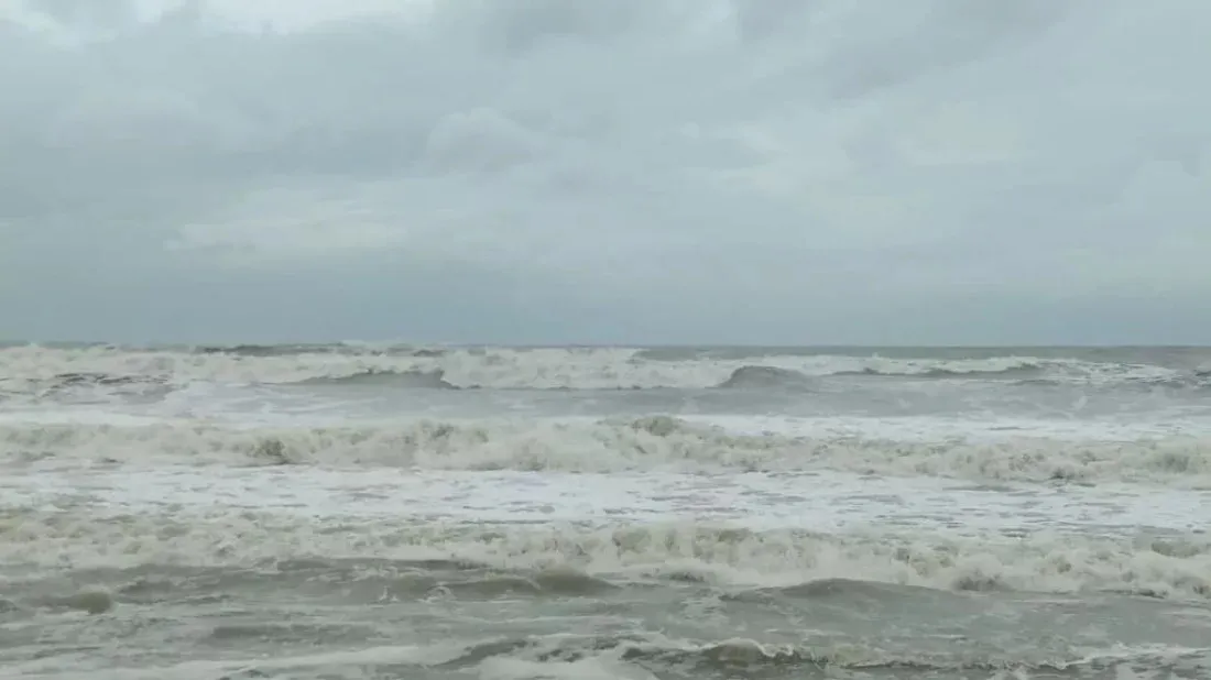 Cyclone Remal triggers thunderstorms, rough seas in Cox's Bazar