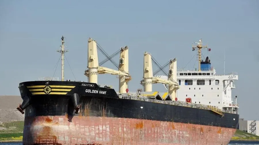 Pirates taking captured Bangladeshi ship to Somalia, crew seeks prayers