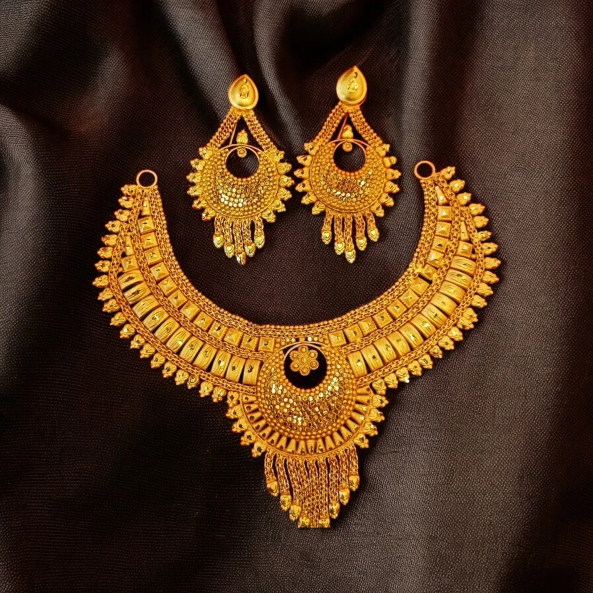 Gold price raised by Tk 5,248 per bhori