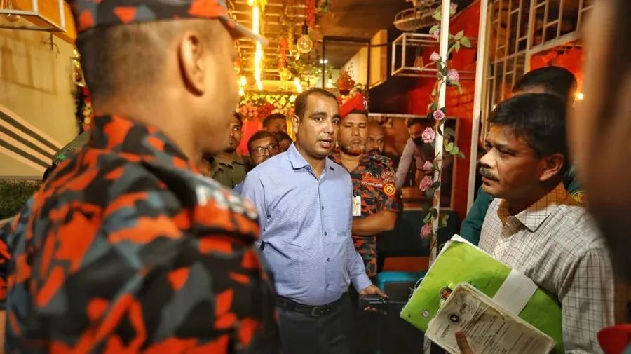 57 arrested, 12 faulty gas cylinders seized from 55 eateries in Dhaka