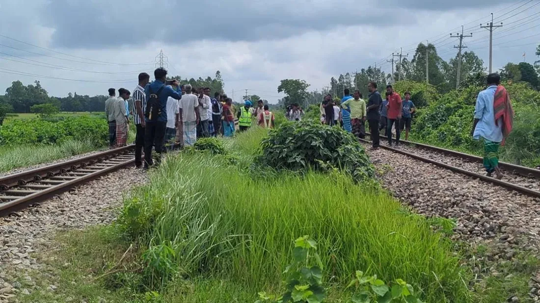 Five fatally struck by train in Narsingdi