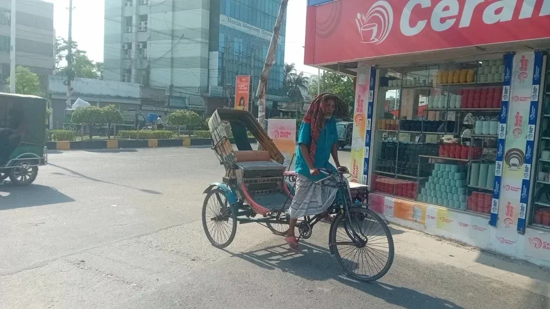 Mild heatwave blows in 42 districts