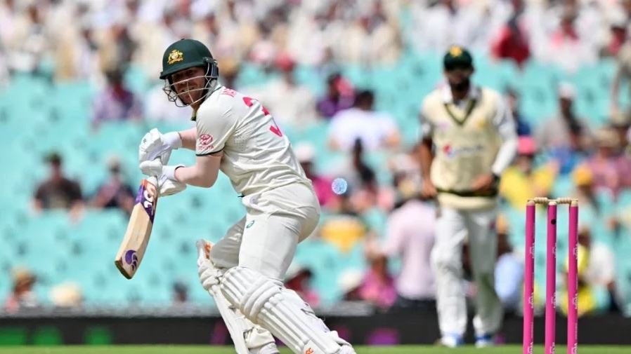 Warner out for 34 as rain thwarts Pakistan