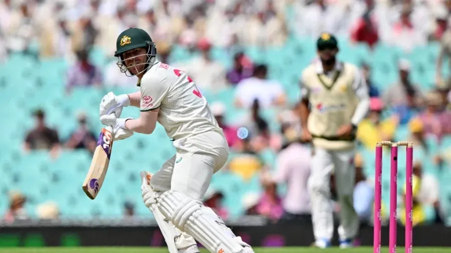 Warner out for 34 as rain thwarts Pakistan