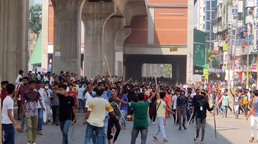 Garment workers in Mirpur come under attack during wage protest