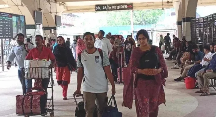 Few follow health advisory as Kamalapur sees post-Eid rush