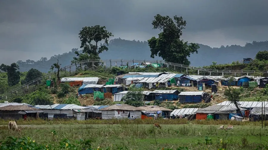 Mortar shell explosions in Myanmar rattle houses along Bangladesh border