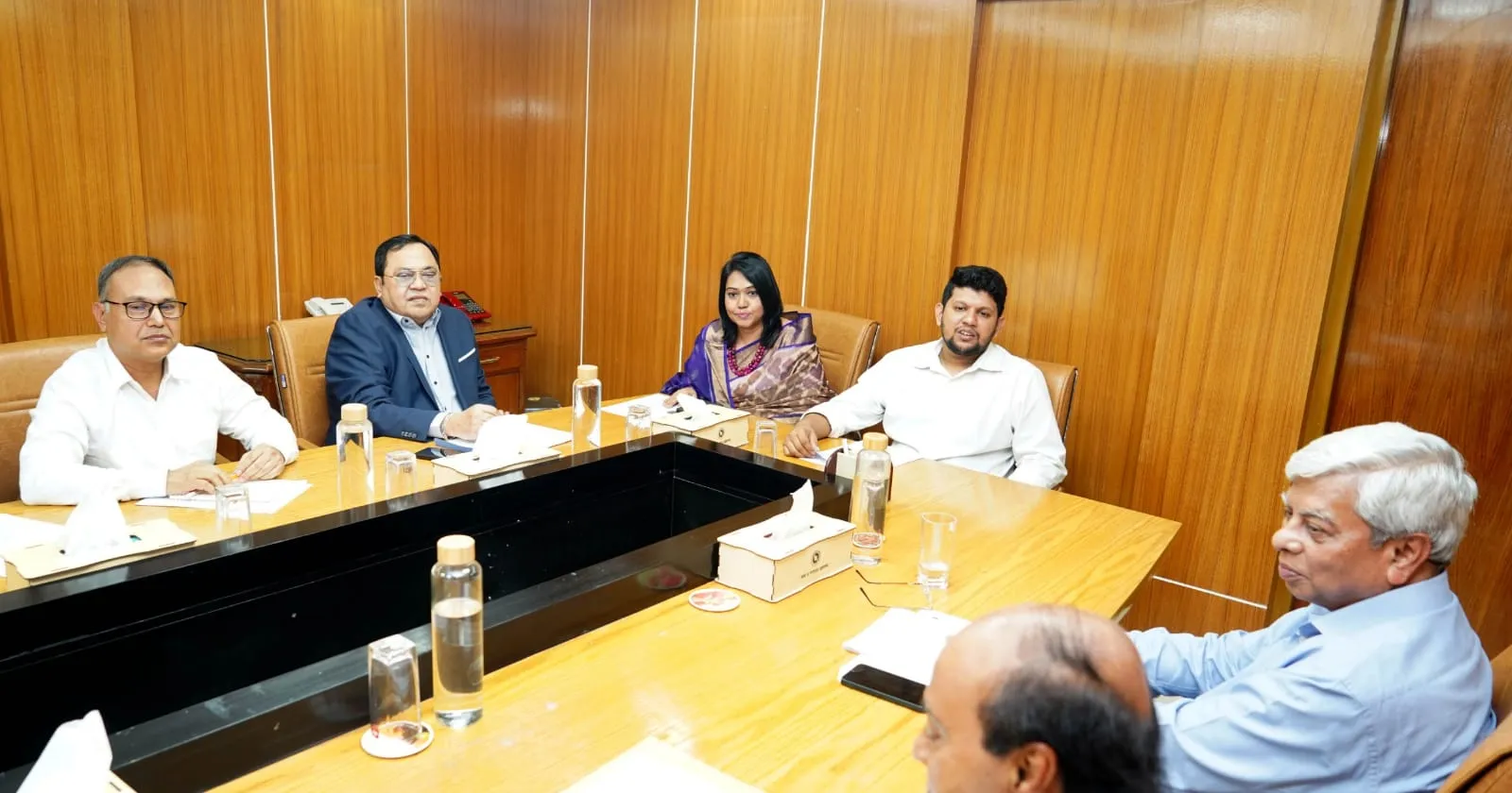 বেসরকারি চ্যানেলসমূহের নিজস্ব আচরণবিধি জনসম্মুখে প্রকাশ করতে তথ্য উপদেষ্টার আহ্বান