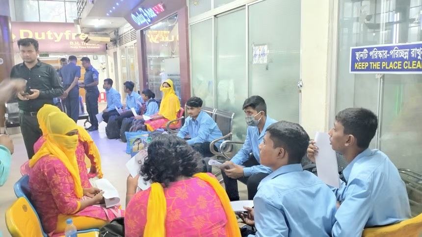 19 Bangladeshis return home from India after 2 yrs jail