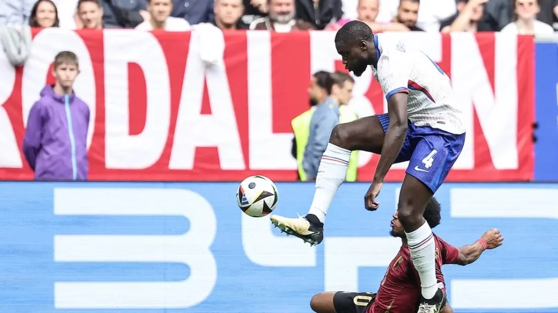 Misfiring France lean on brilliant back line