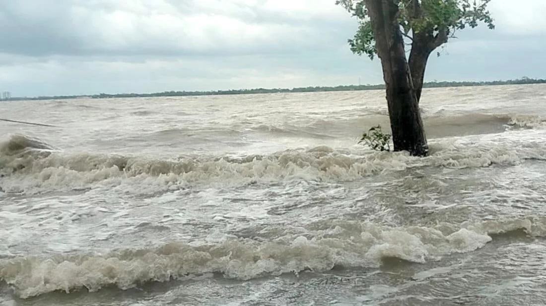 Patuakhali man dead after being swept away by tide