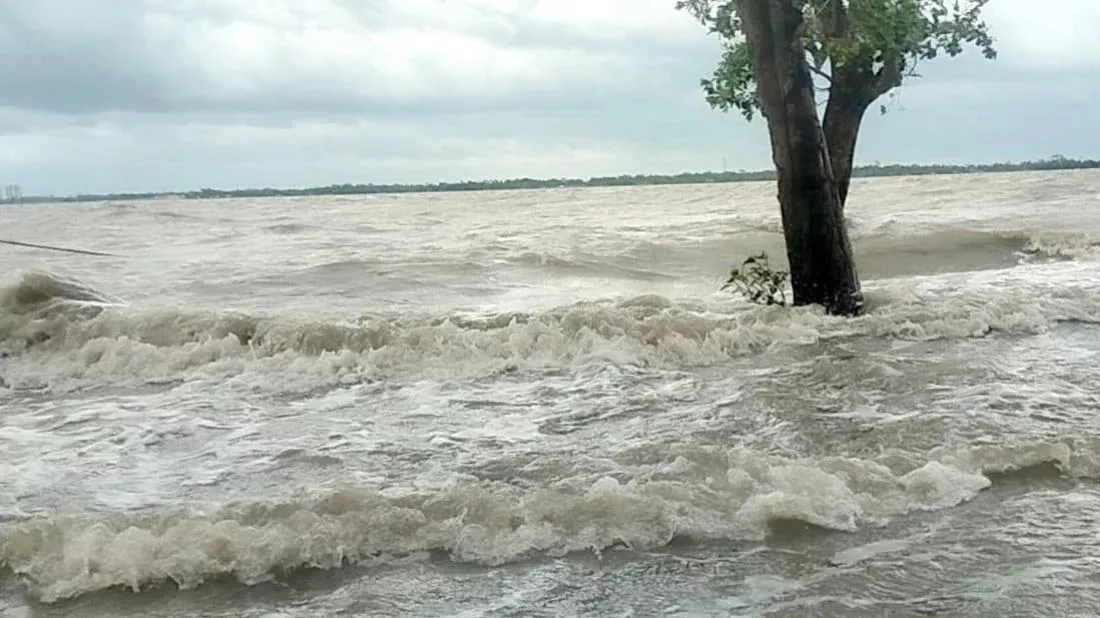 Patuakhali man dead after being swept away by tide